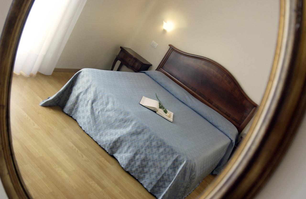 Hotel Belvedere Torri Del Benaco Δωμάτιο φωτογραφία